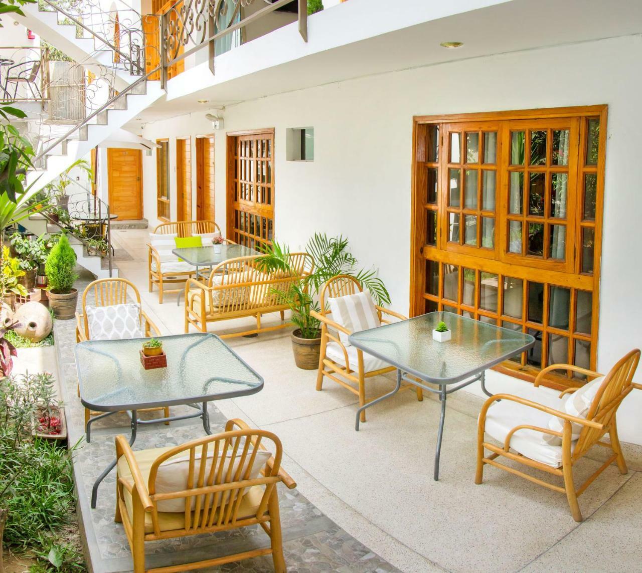 El Huerto Hotel *